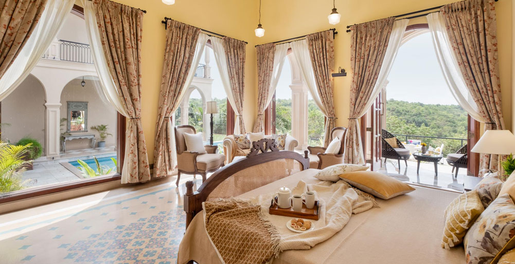 Sacri Borod Hill 7 - Bedroom overlooking the pool